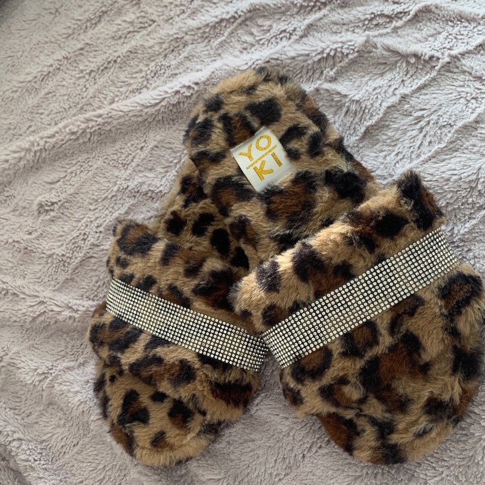 Yoki Fuzzy Leopard Slippers with Rhinestones, size 7 New